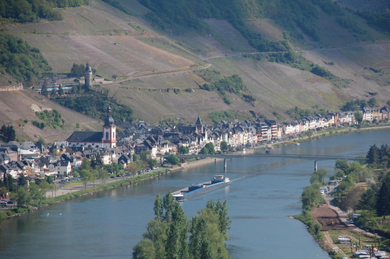 Weingut Helmut Barzen Appartement Zell Buitenkant foto